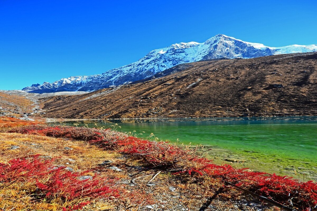 Discover High-Altitude Lakes & Valleys