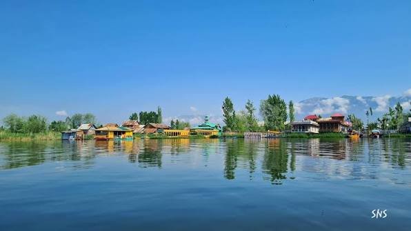 Enjoy a Peaceful Shikara Ride on Dal Lake